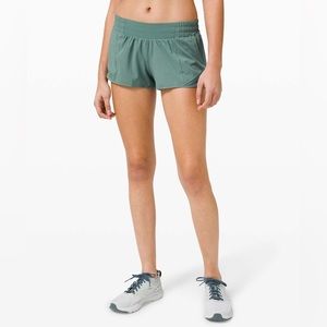 LULULEMON Hotty Hot Short II 2.5”, Tidewater Teal Size 4